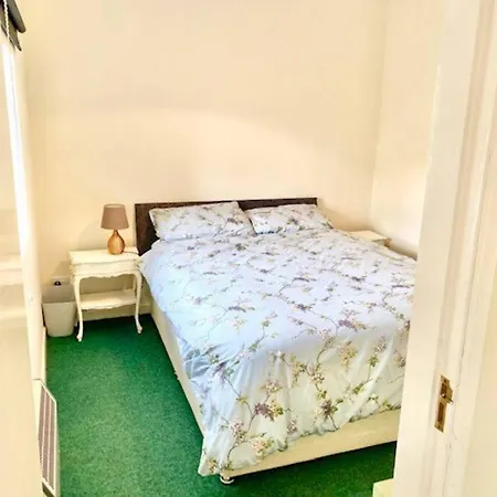 Cosy 2 Bed Next To Fota Wildlife Park Holiday home *