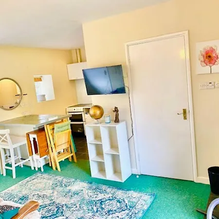 Cosy 2 Bed Next To Fota Wildlife Park Holiday home