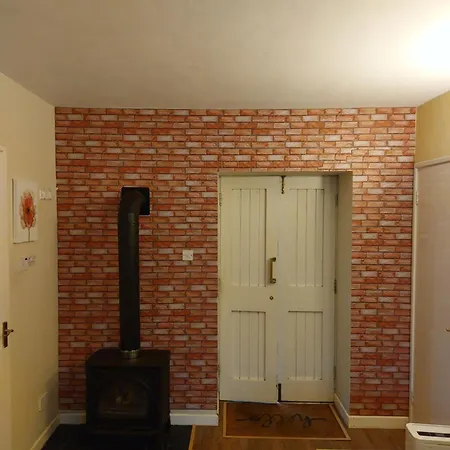 Cosy 2 Bed Next To Fota Wildlife Park Holiday home *